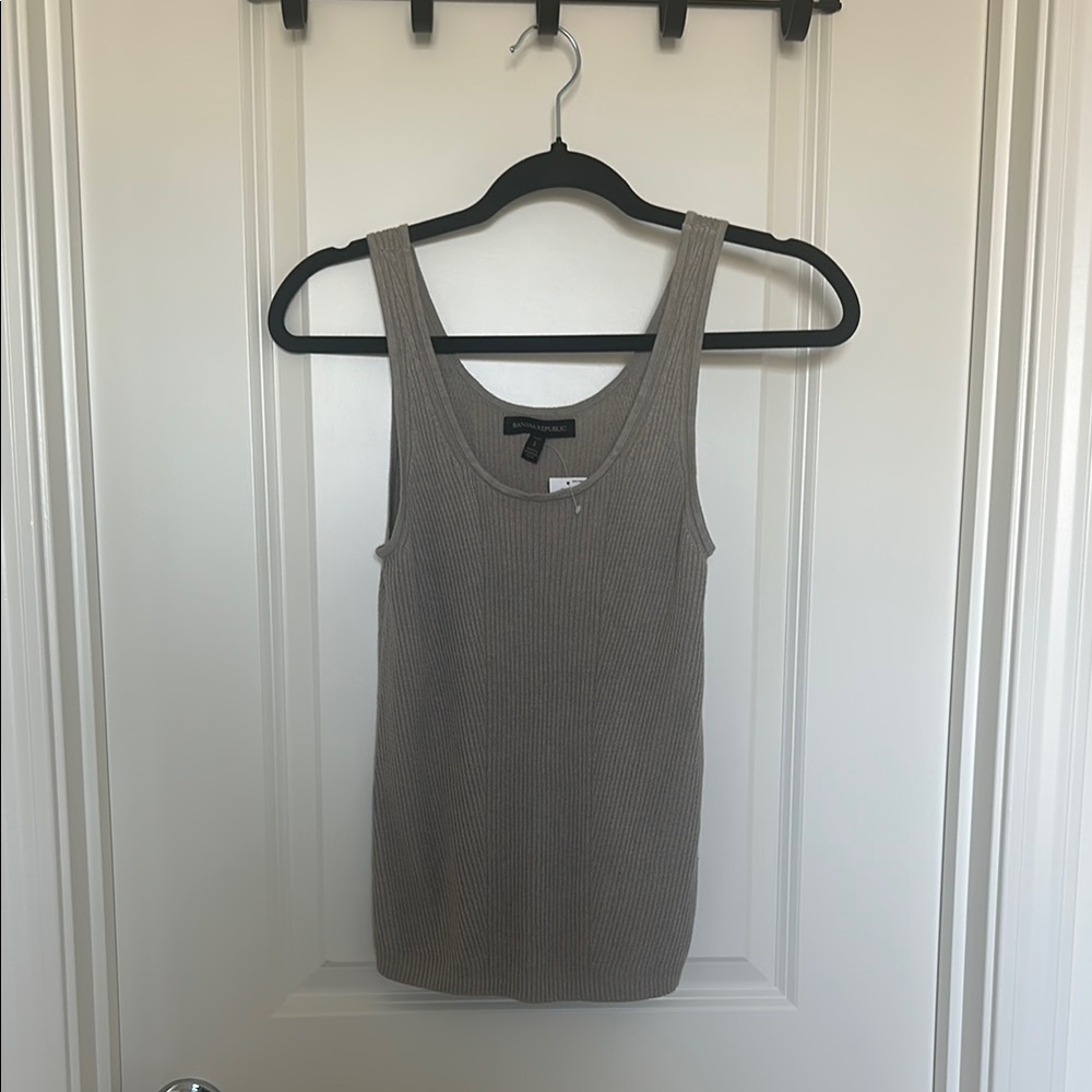 Banana Republic Gray Ribbed Fitted Sleeveless Tank Top